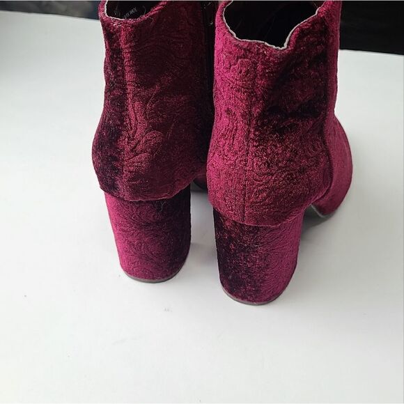 FloralāWomen'sāRedĀ AnkleāBootiesāSizeā7 - Picture 5 of 10